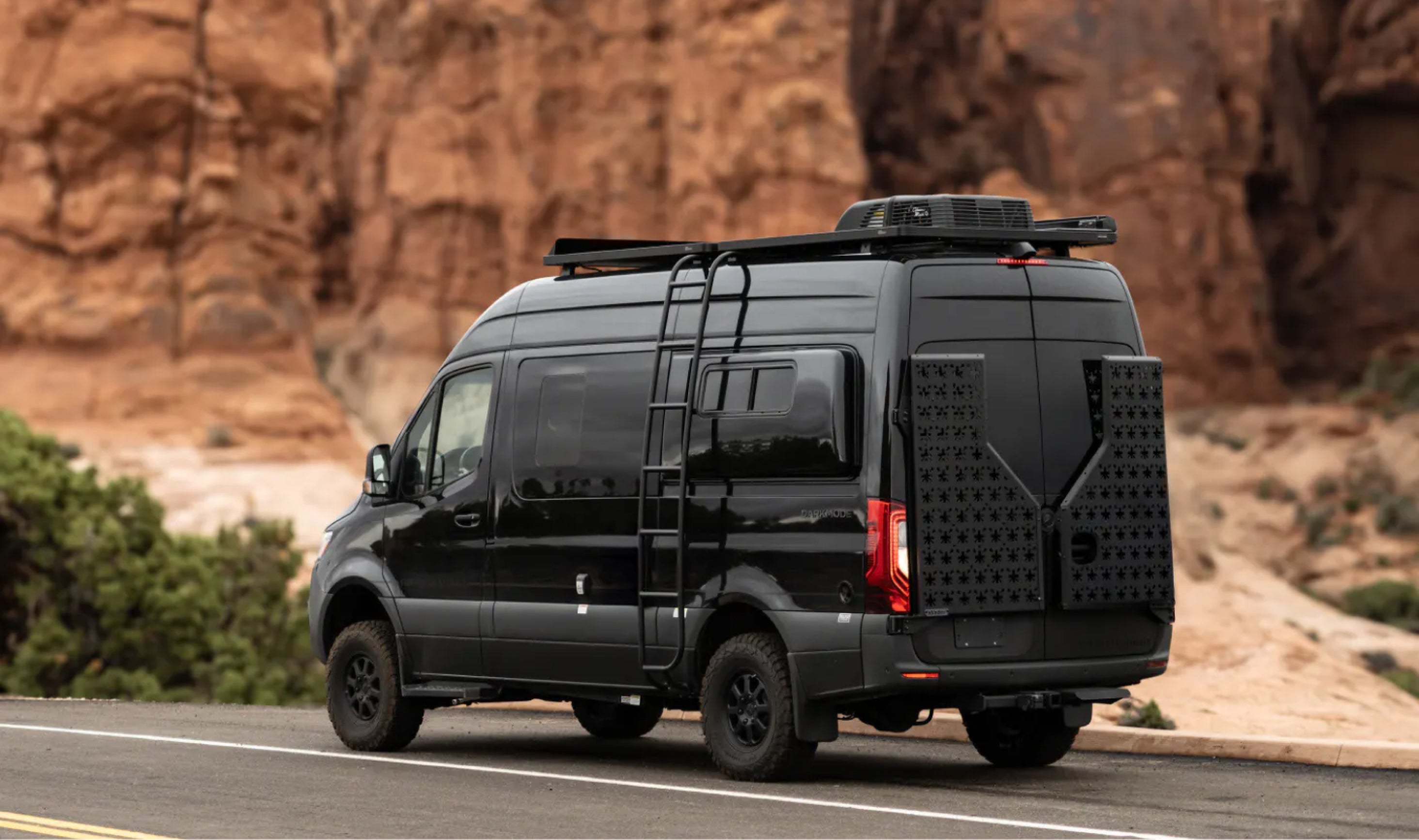 Storyteller Overland 144" DARK MODE